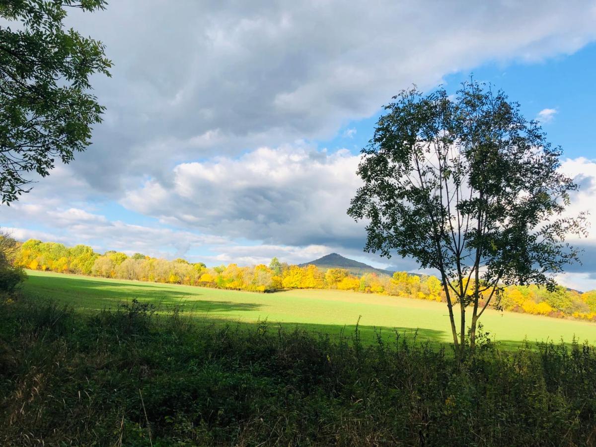 Pokoje V Chalupe Pod Milesovkou Velemin Exteriör bild
